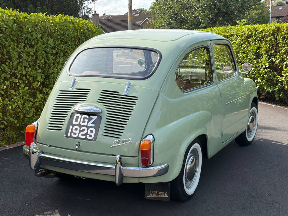 Image 2/24 of SEAT 600 D (1966)