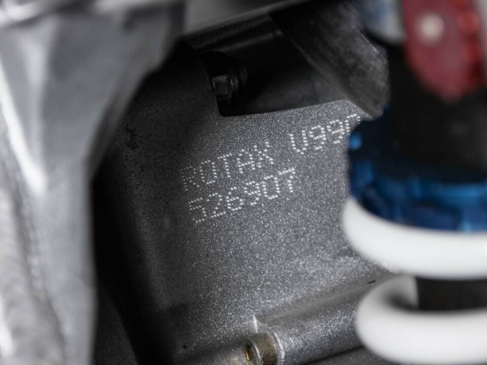 Image 30/32 of Aprilia RSV 1000 R (1999)