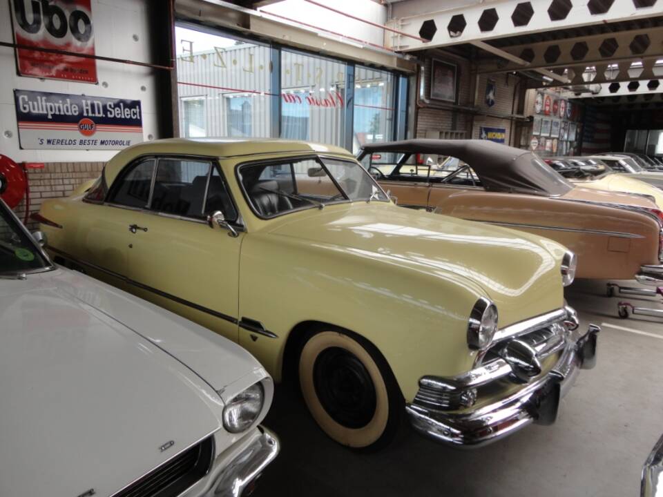 Image 8/13 of Ford Custom DeLuxe Club Coupe (1951)