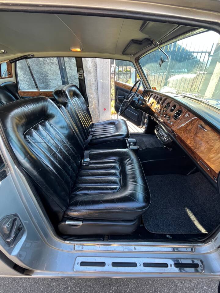 Image 11/21 of Rolls-Royce Silver Shadow I (1968)