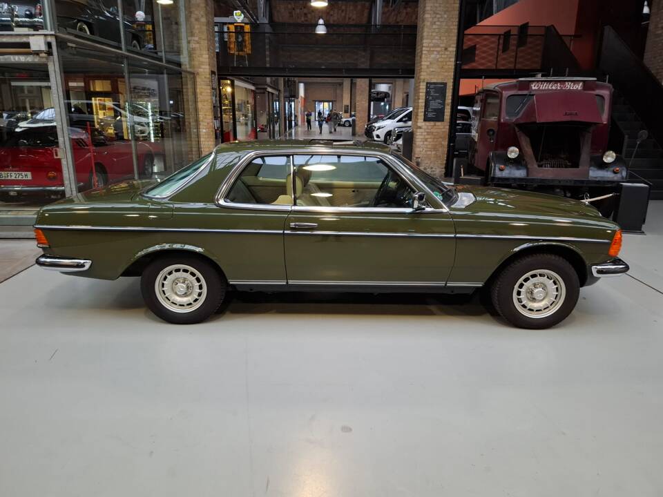 Bild 2/8 von Mercedes-Benz 280 CE (1981)