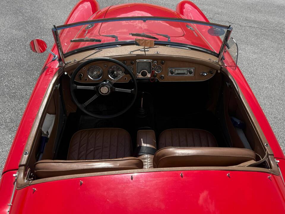 Image 2/8 of MG MGA 1600 (1961)