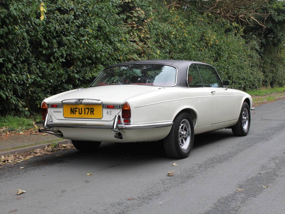 Image 6/14 of Daimler Sovereign 4.2 (1977)