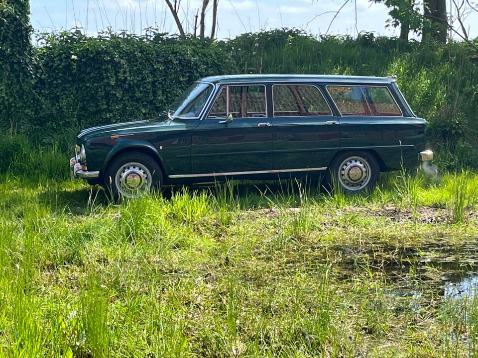 Image 14/16 of Alfa Romeo Giulia 1600 TI Giardinetta (1967)