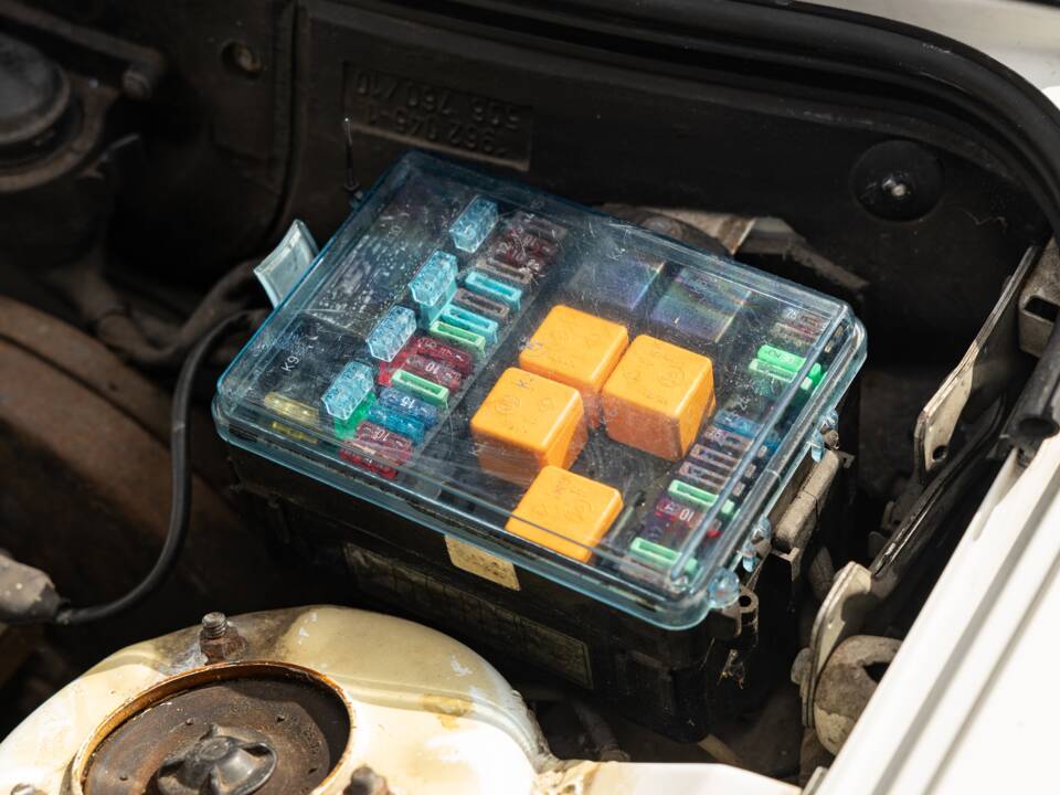 Afbeelding 28/48 van BMW 325i (1990)