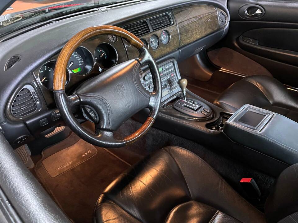 Image 8/14 of Jaguar XK8 4.0 (1999)