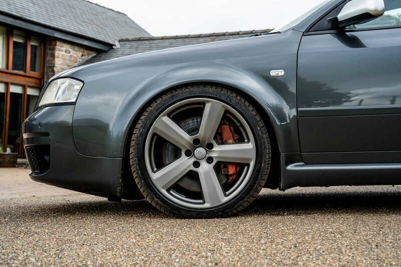 Image 33/50 of Audi RS6 Avant (2003)