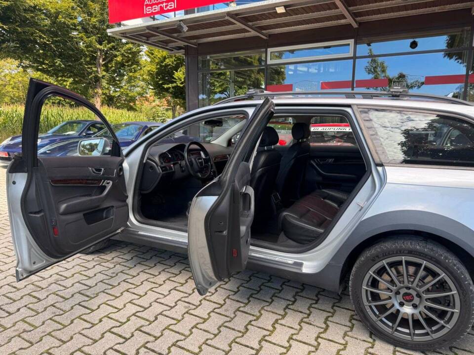 Immagine 7/18 di Audi A6 4.2 FSI allroad quattro (2007)