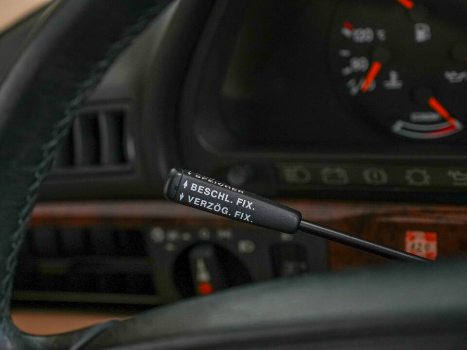 Image 17/41 of Mercedes-Benz 560 SEC (1990)