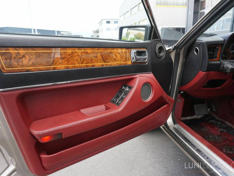 Image 33/61 de Jaguar Sovereign 3.6 (1987)