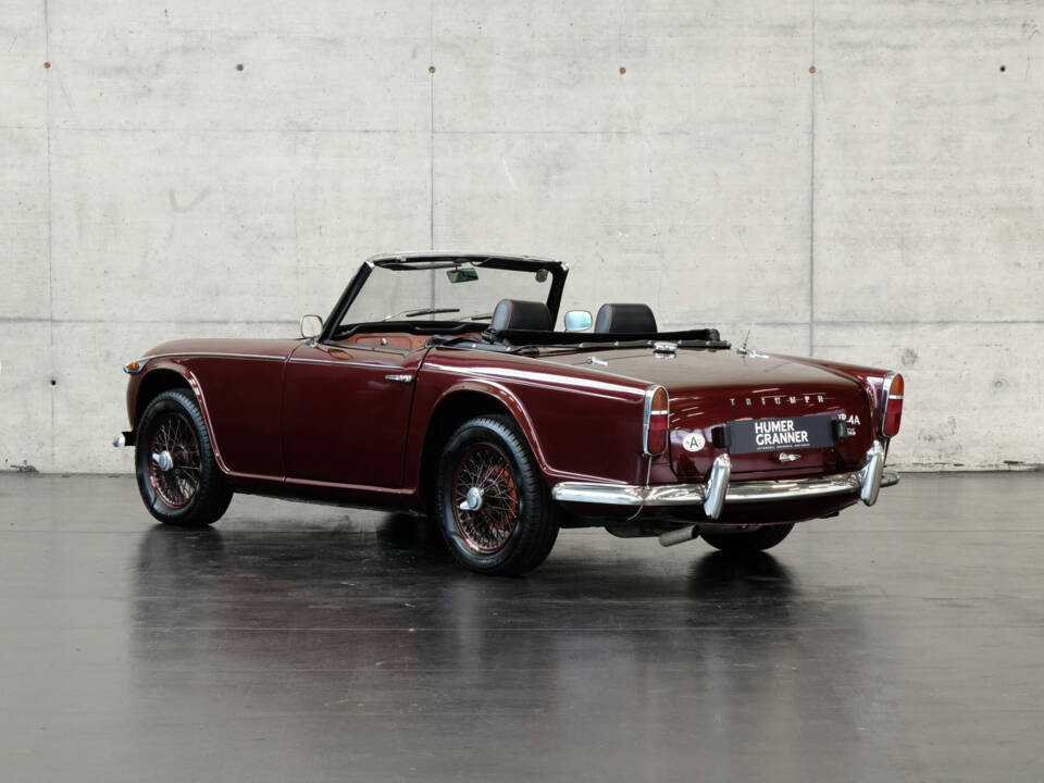 Immagine 2/24 di Triumph TR 4A IRS (1965)