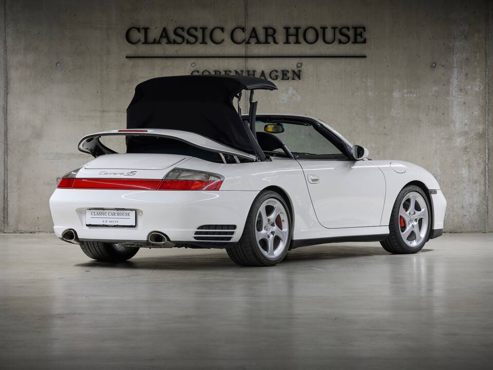 Imagen 22/98 de Porsche 911 Carrera 4S (2004)