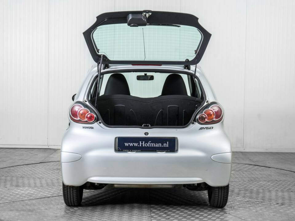 Image 38/48 of Toyota Aygo (2010)