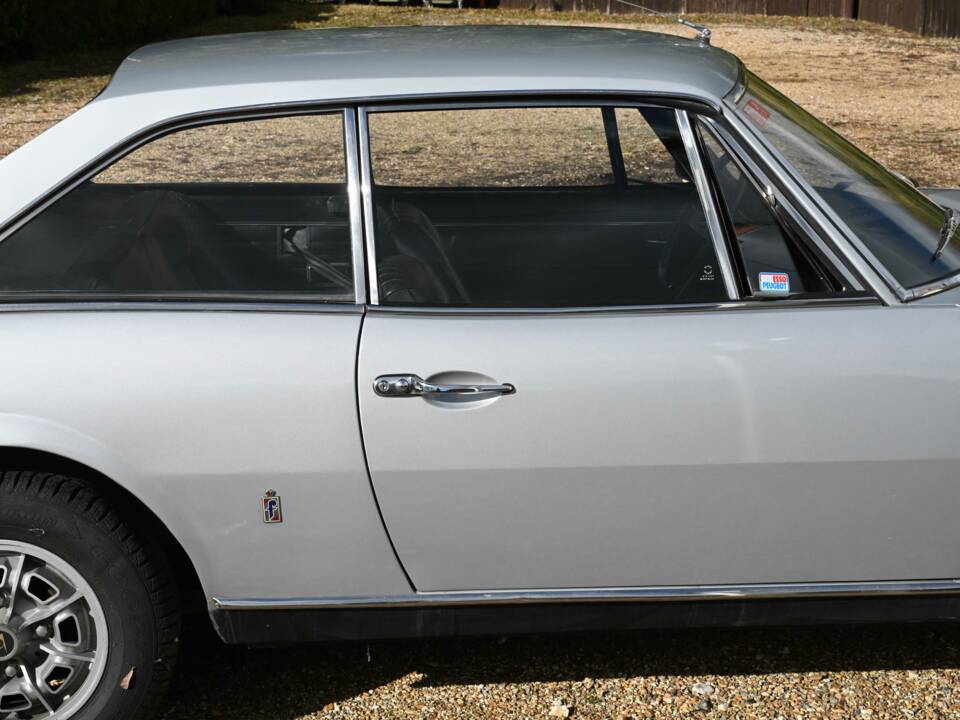 Image 24/50 of Peugeot 504 Coupé (1973)
