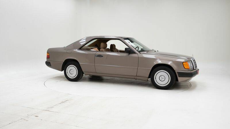 Bild 3/15 von Mercedes-Benz 230 CE (1988)