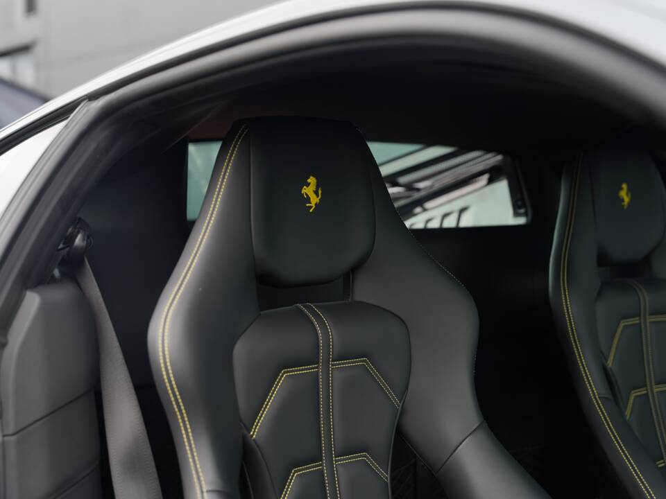 Image 17/50 of Ferrari 488 GTB (2017)
