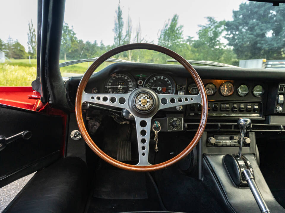 Image 3/20 of Jaguar E-Type (2+2) (1969)
