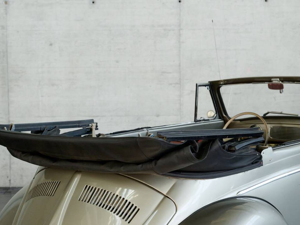 Bild 38/50 von Volkswagen Käfer 1200 Cabriolet (1957)