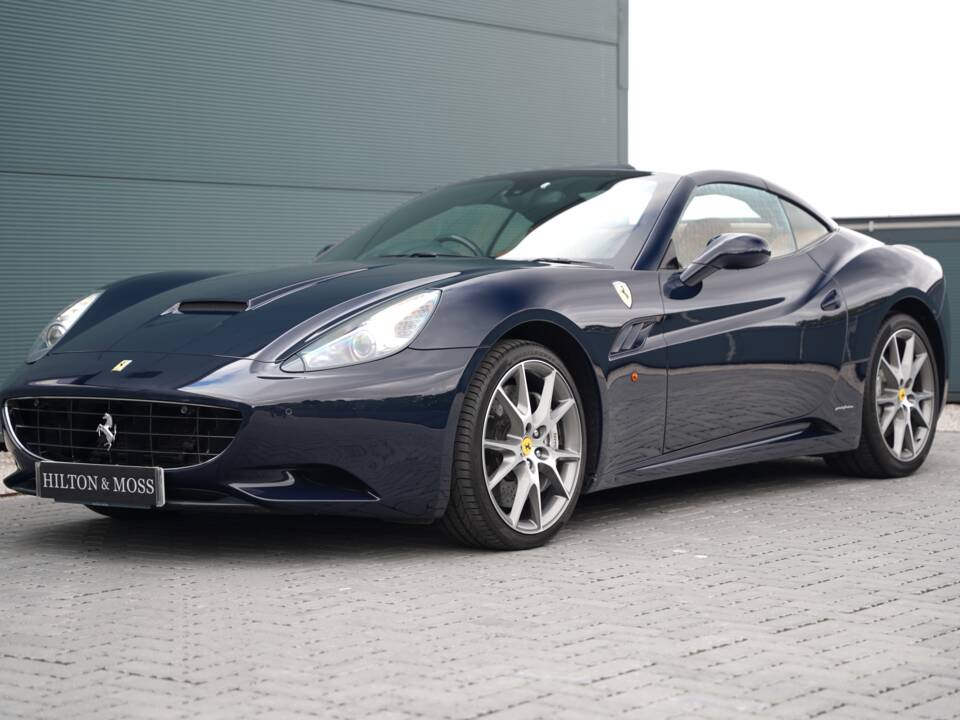 Image 11/50 de Ferrari California (2012)