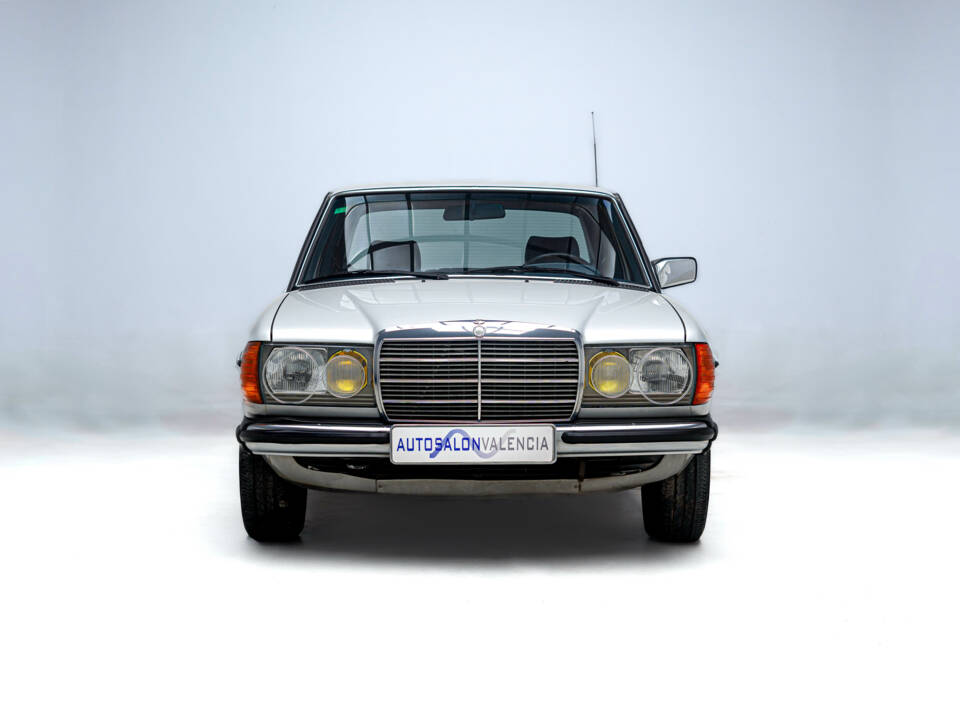 Image 2/25 de Mercedes-Benz 300 D (1985)