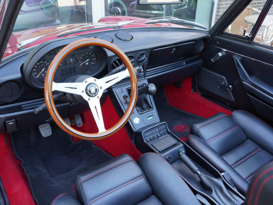 Image 23/50 of Alfa Romeo 2.0 Spider (1990)