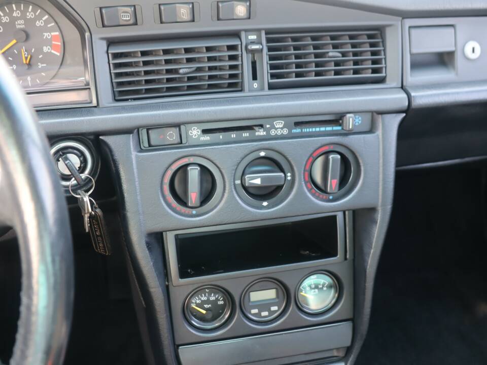 Immagine 14/50 di Mercedes-Benz 190 E 2.3-16 (1986)