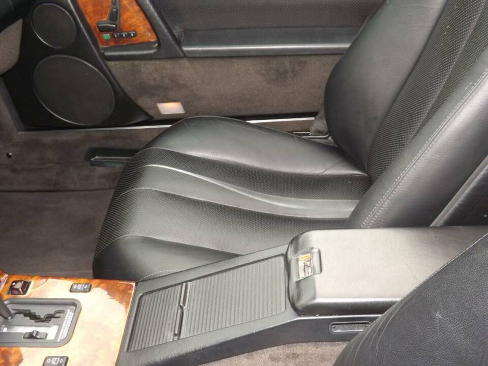 Image 17/50 de Mercedes-Benz 500 SL (1991)