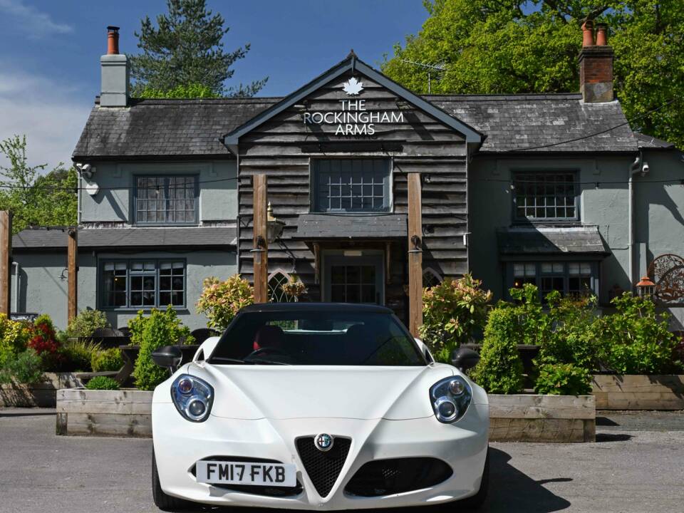 Image 12/50 of Alfa Romeo 4C Spider (2017)