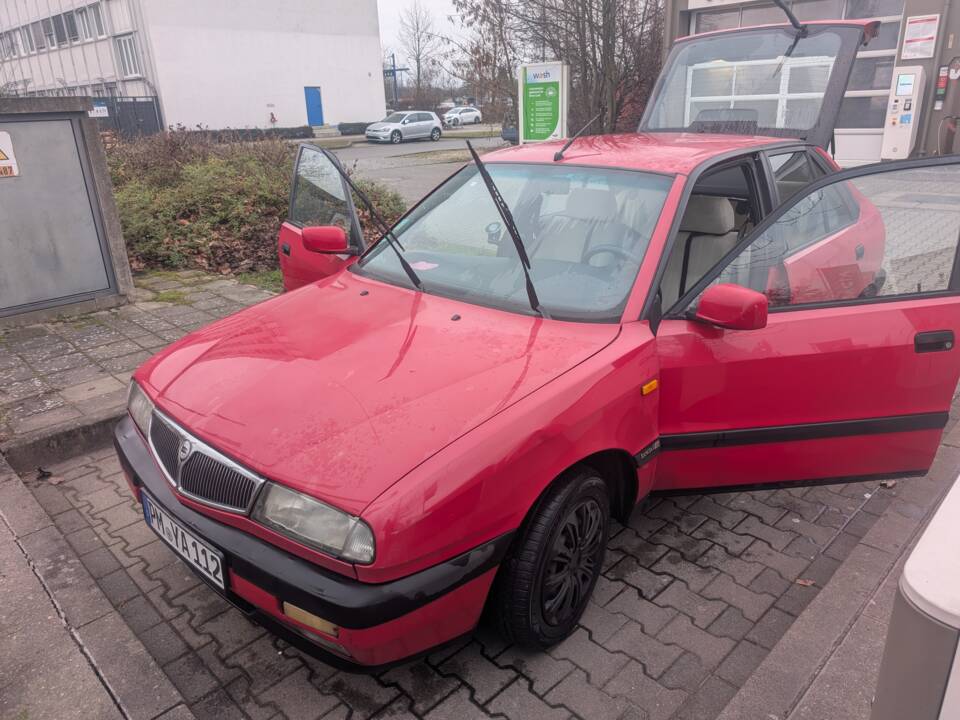 Bild 1/23 von Lancia Delta 1.6 HF (1990)