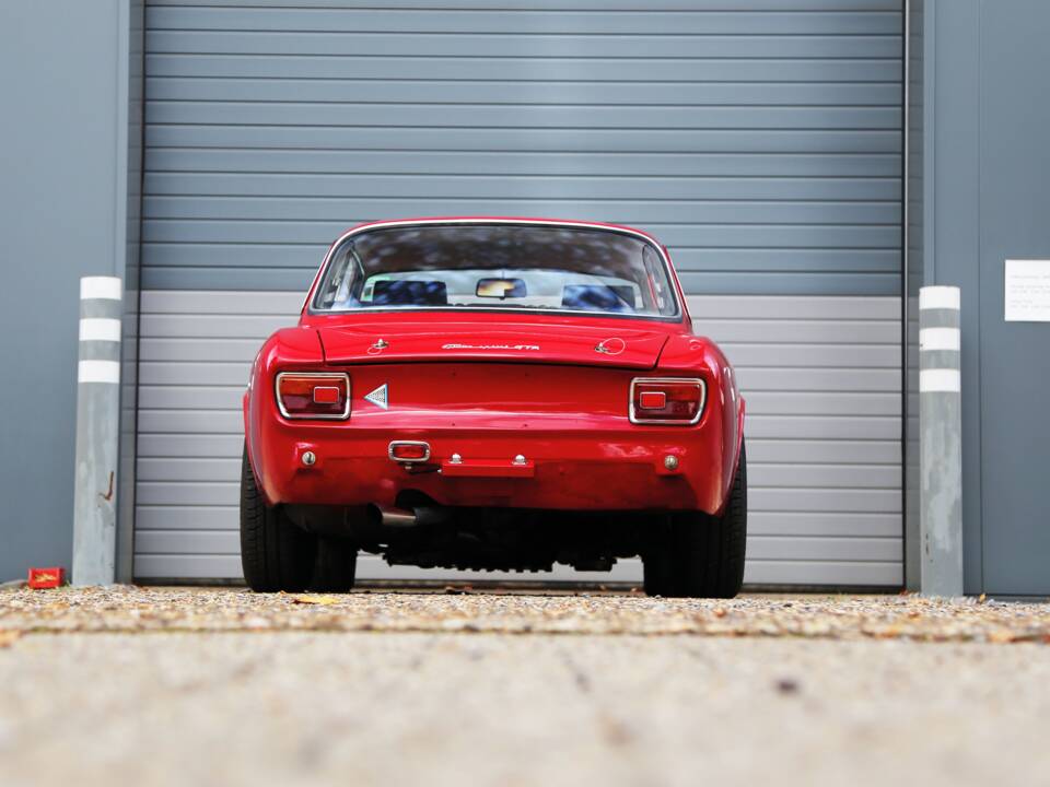 Immagine 38/48 di Alfa Romeo Giulia 1750 GT Am (1970)