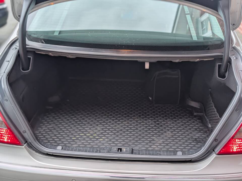 Bild 12/14 von Mercedes-Benz E 220 CDI (2006)