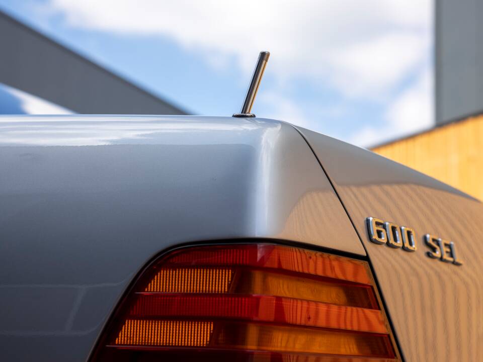 Image 16/59 of Mercedes-Benz 600 SEL (1992)
