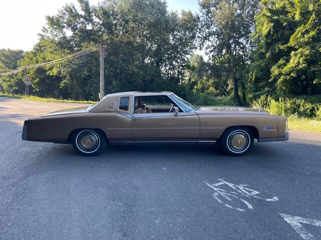 Bild 9/33 von Cadillac Fleetwood Eldorado Biarritz Coupe (1977)