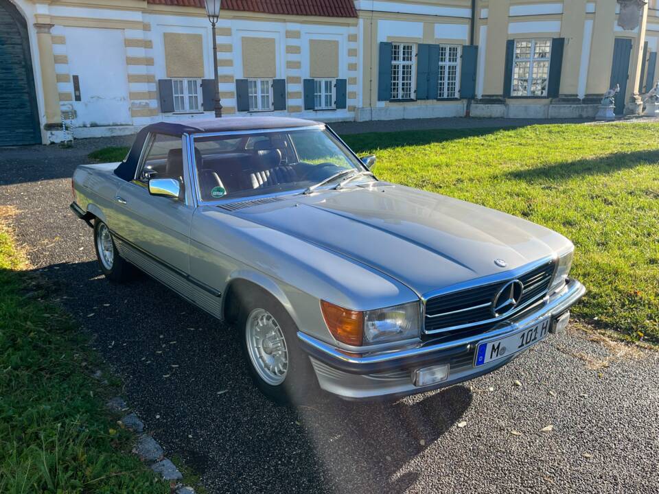 Bild 32/99 von Mercedes-Benz 280 SL (1984)