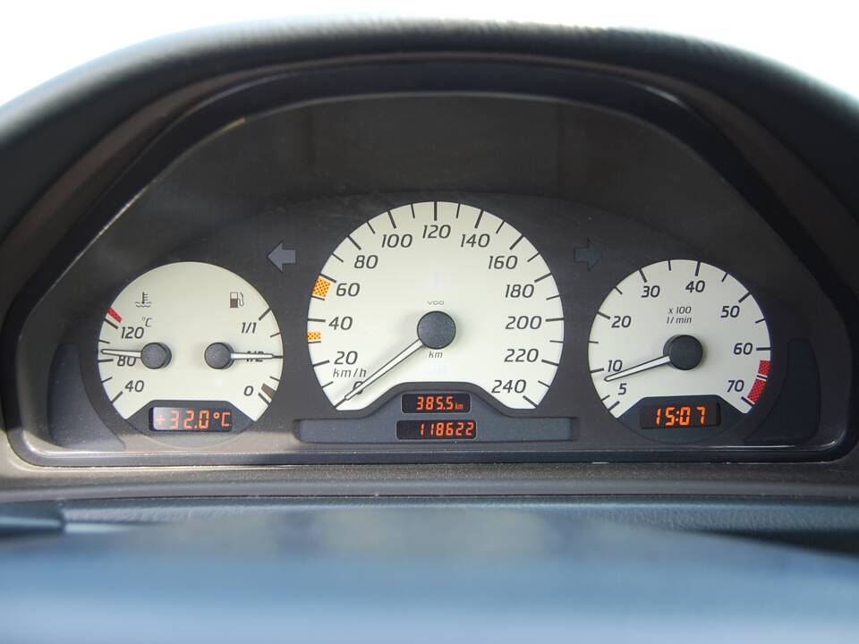 Image 39/46 of Mercedes-Benz CLK 200 (1999)