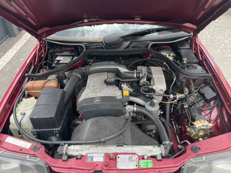 Immagine 6/6 di Mercedes-Benz E 200 (1994)