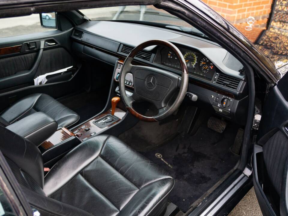 Bild 4/42 von Mercedes-Benz E 320 (1995)