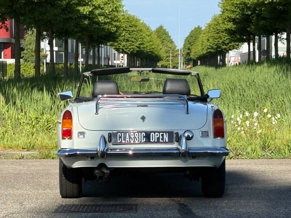 Image 14/18 of MG MGB (1975)