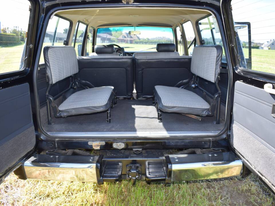Image 7/17 of Toyota Land Cruiser FJ 62 (1987)