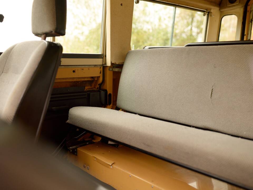 Image 23/42 of Land Rover 110 (1984)