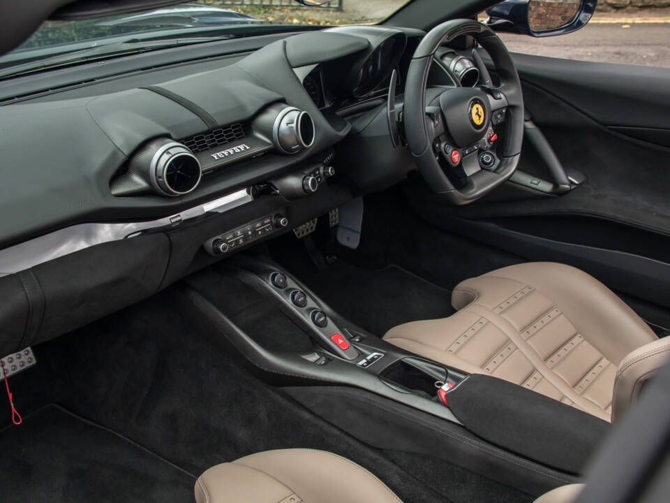 Image 26/28 de Ferrari 812 GTS (2021)