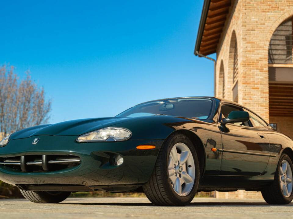 Obraz 1/50 pojazdu Jaguar XK8 4.0 (1998)