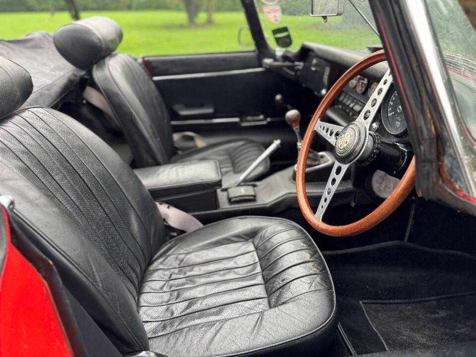 Image 20/29 de Jaguar E-Type (1969)