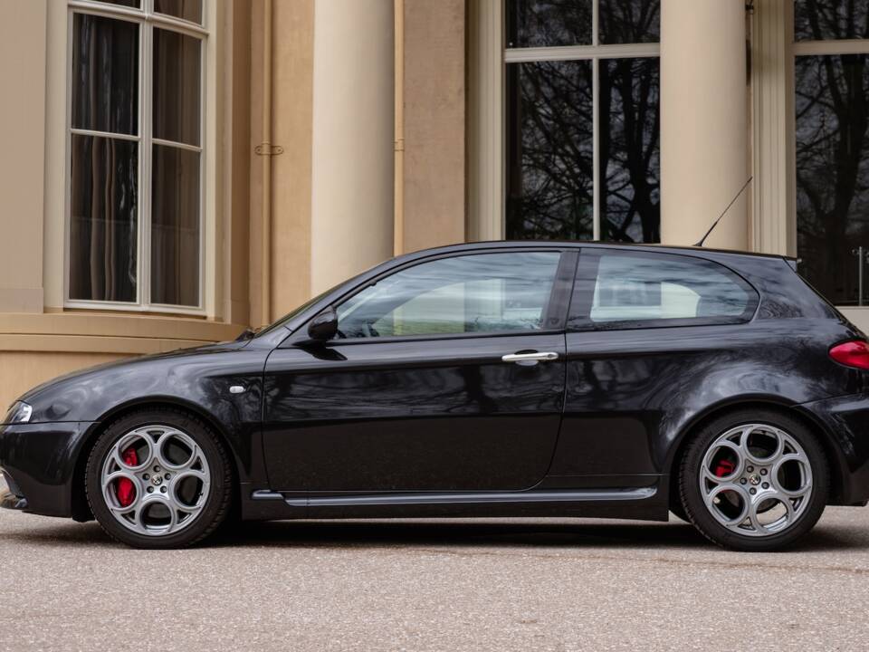 Image 4/60 of Alfa Romeo 147 3.2 GTA (2003)