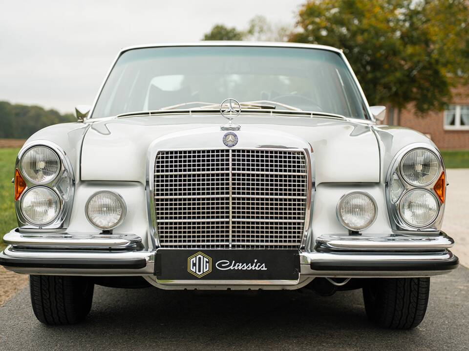 Image 8/50 of Mercedes-Benz 300 SEL 6.3 (1970)