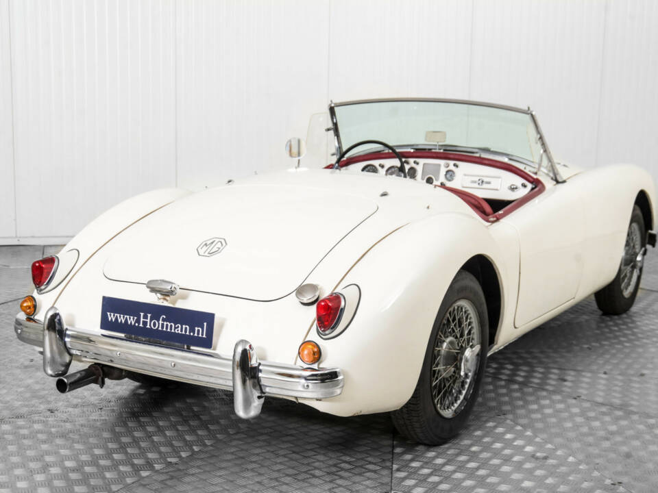 Image 26/50 of MG MGA 1500 (1957)