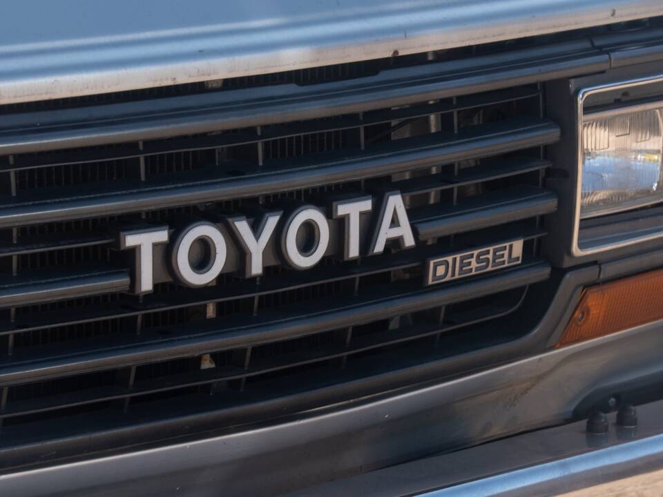 Image 43/46 of Toyota Land Cruiser FJ 62 (1988)