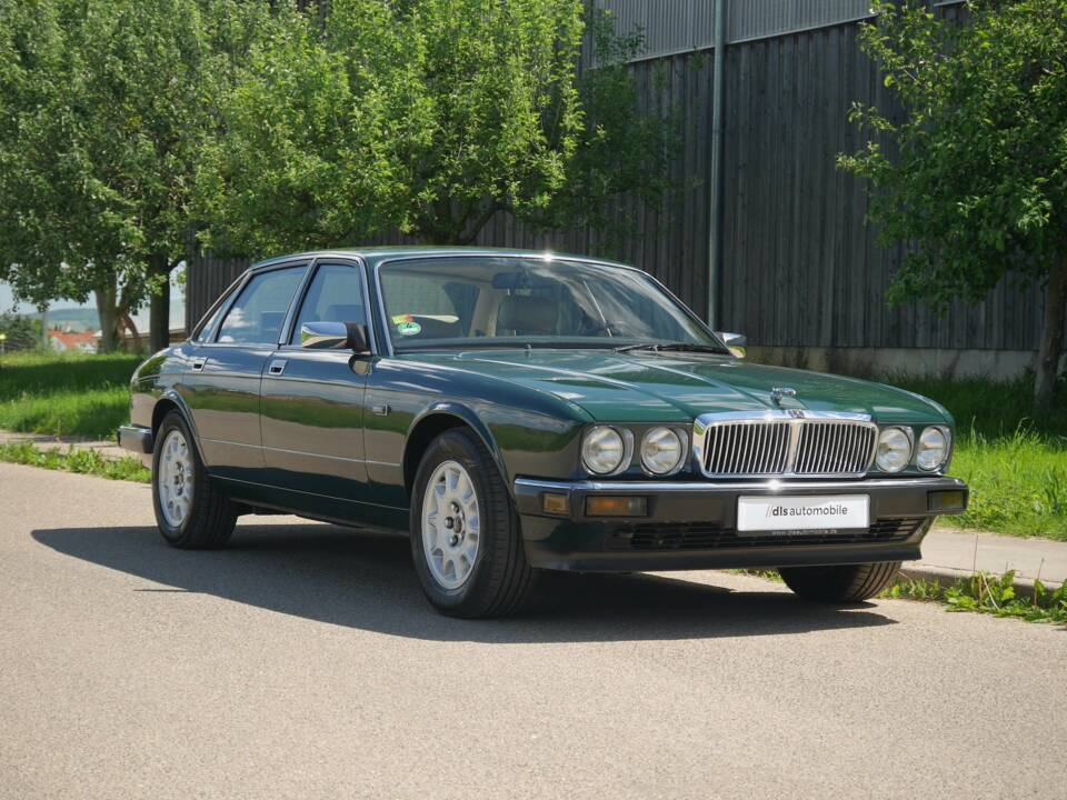Image 13/33 of Jaguar Sovereign 3.6 (1988)