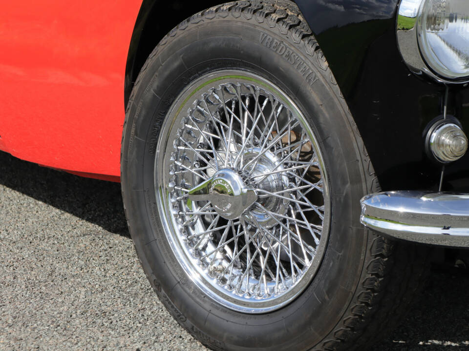 Image 13/42 de Austin-Healey 3000 Mk II (BJ7) (1963)