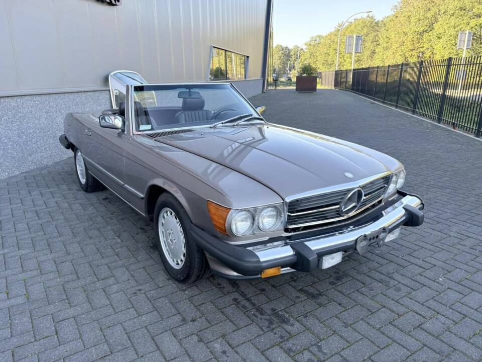 Image 16/50 of Mercedes-Benz 560 SL (1987)
